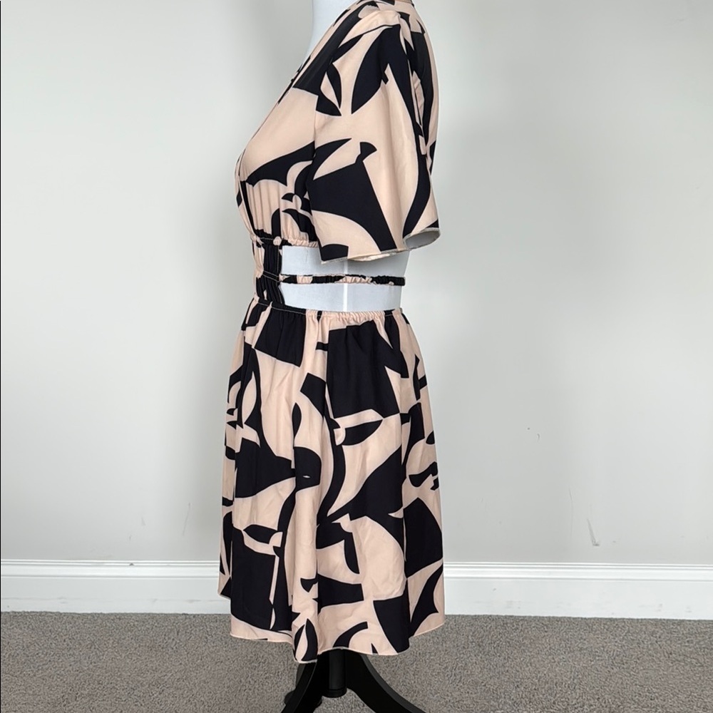 SHEIN Black and Cream Patterned Mini Dress Sz XS - Picture 3 of 7